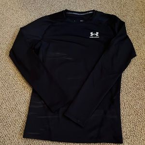 Men’s size medium under armor compression/ cold gear shirt.